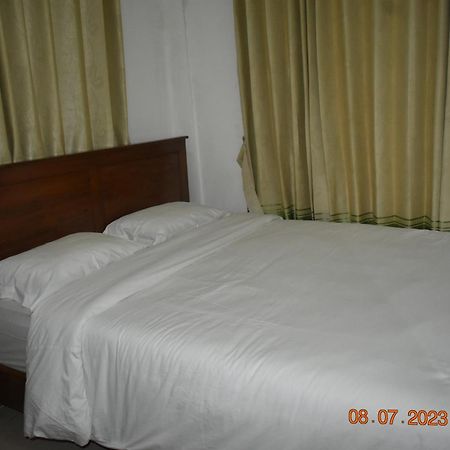 Four-G Home Stay & Komodo Tour لابوان باجو المظهر الخارجي الصورة