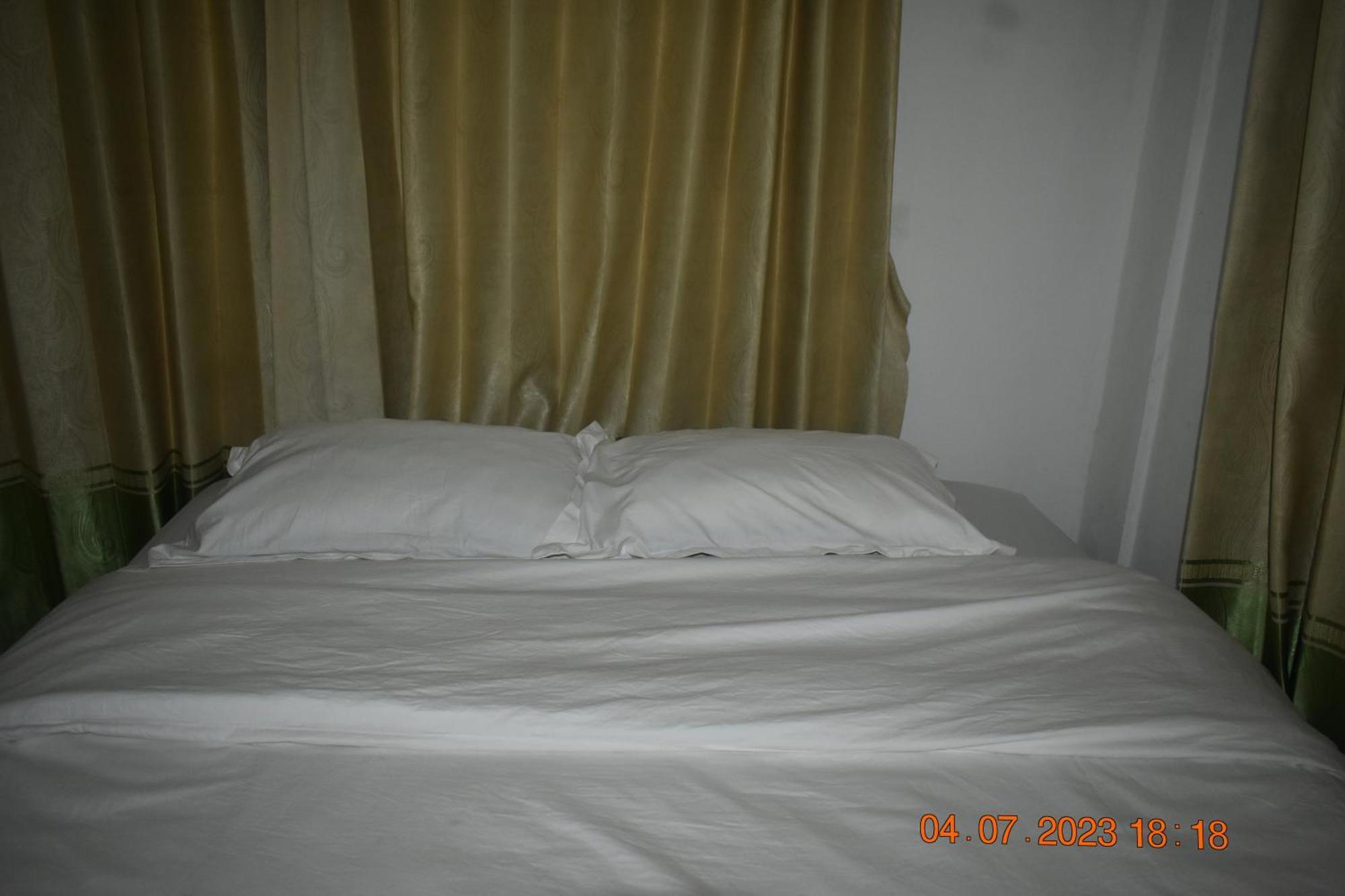Four-G Home Stay & Komodo Tour لابوان باجو المظهر الخارجي الصورة