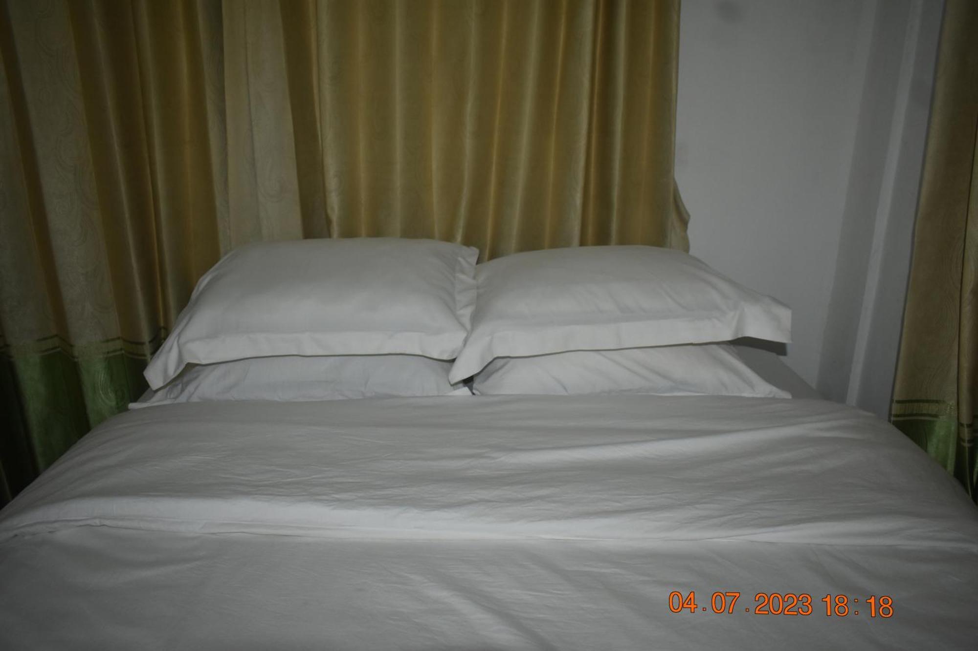 Four-G Home Stay & Komodo Tour لابوان باجو المظهر الخارجي الصورة
