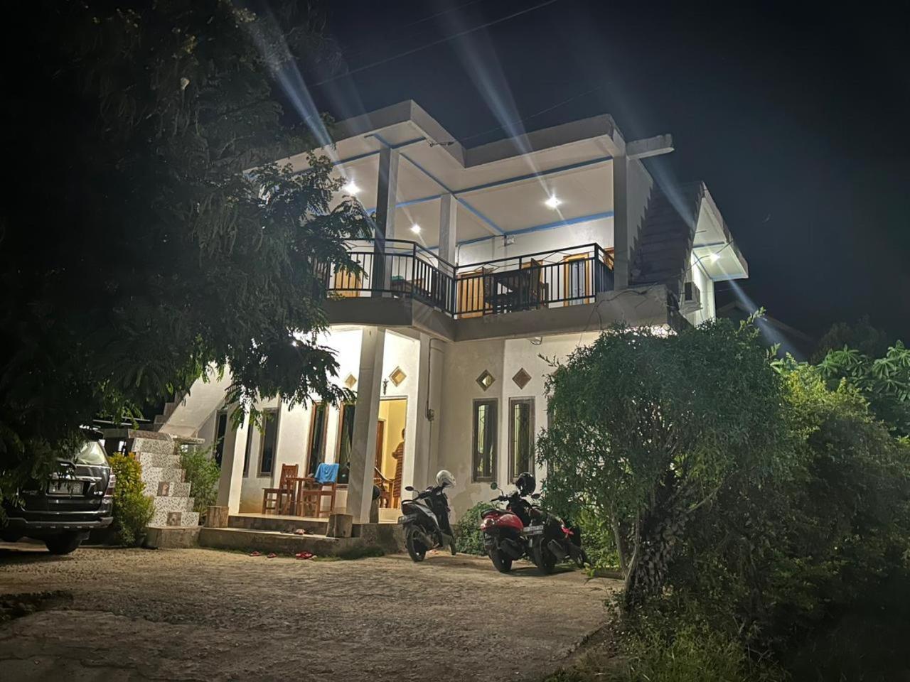 Four-G Home Stay & Komodo Tour لابوان باجو المظهر الخارجي الصورة