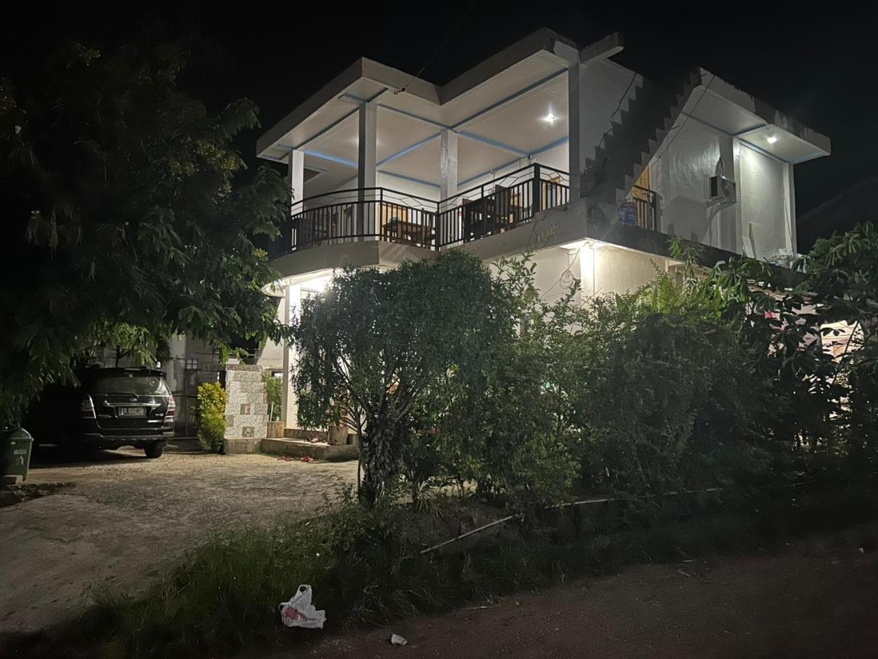 Four-G Home Stay & Komodo Tour لابوان باجو المظهر الخارجي الصورة